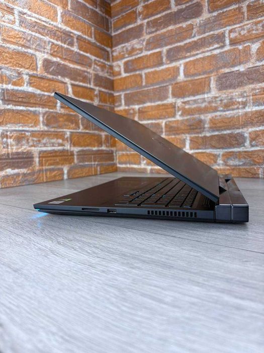 17,3ʼʼ 300Гц Dell G7 7700/RTX 2070 8gb/i7-10750H/SSD-512gb/RAM-16gb