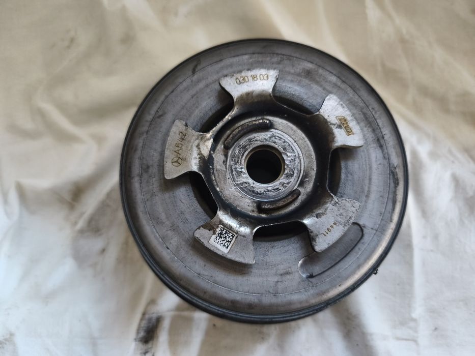 Koło pasowe wału korbowego Mercedes-Benz