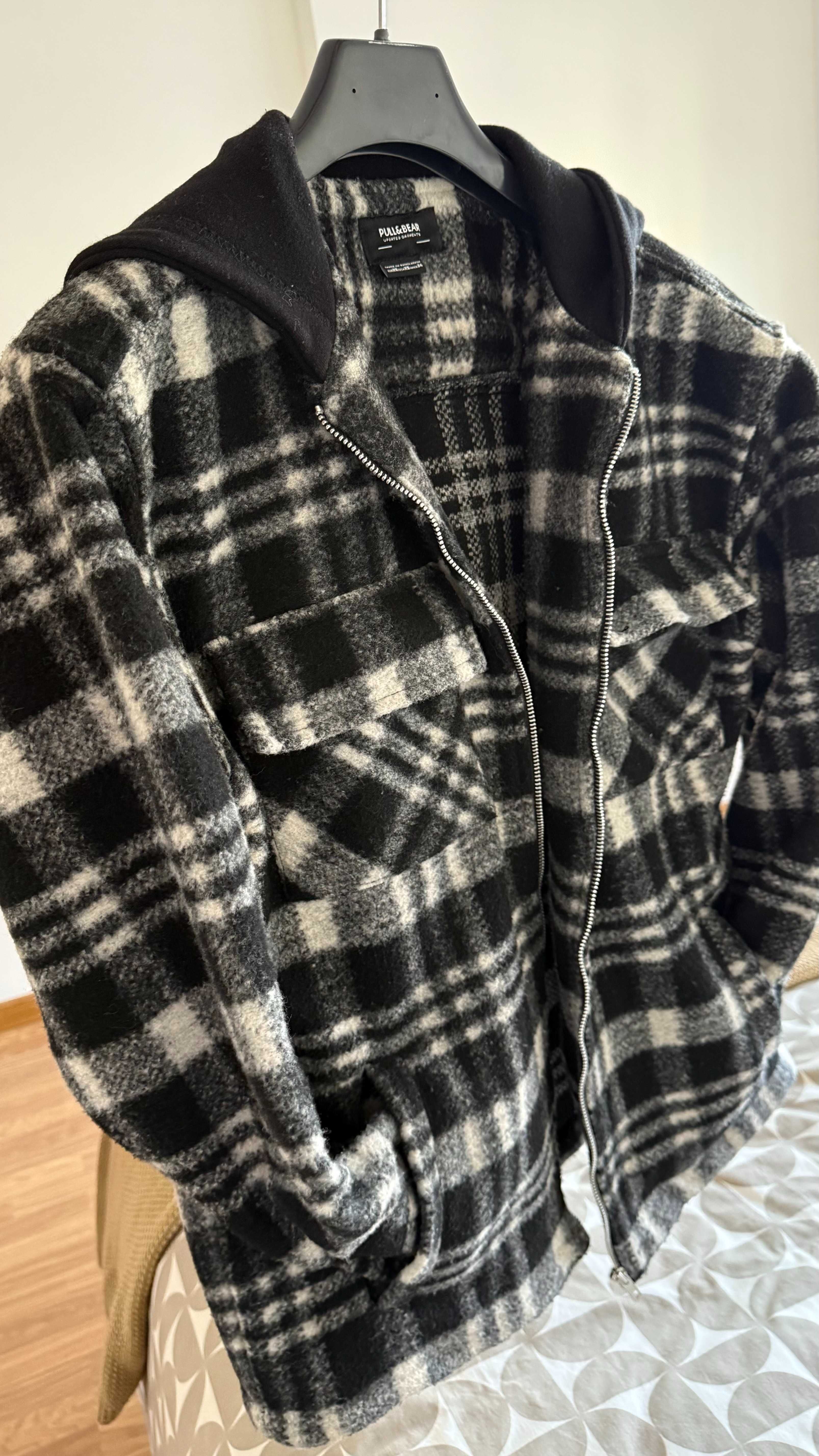 Casaco de Fecho com Capuz aos quadrados Preto e Branco