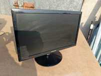 Monitor zakurzony