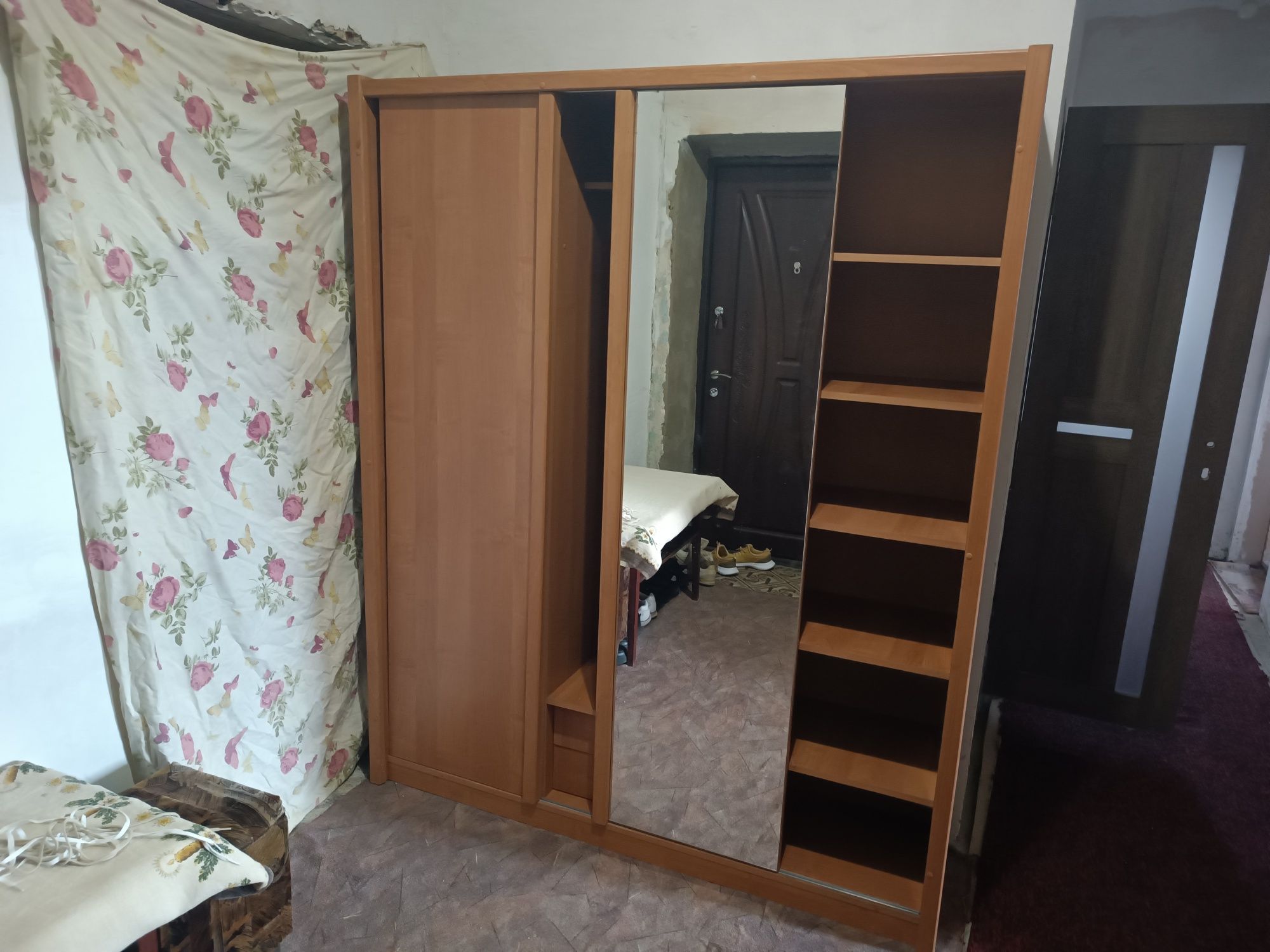 Продається Прихожа , гардероб
