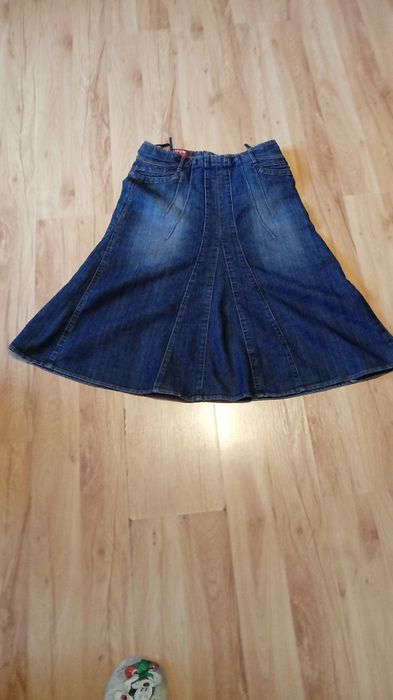 Dżinsowa rozkloszowana spódnica