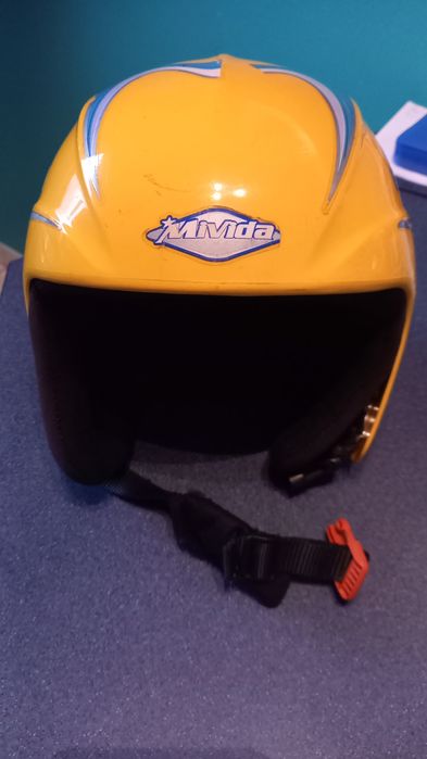 Kask dziecięcy żółty     na     narty