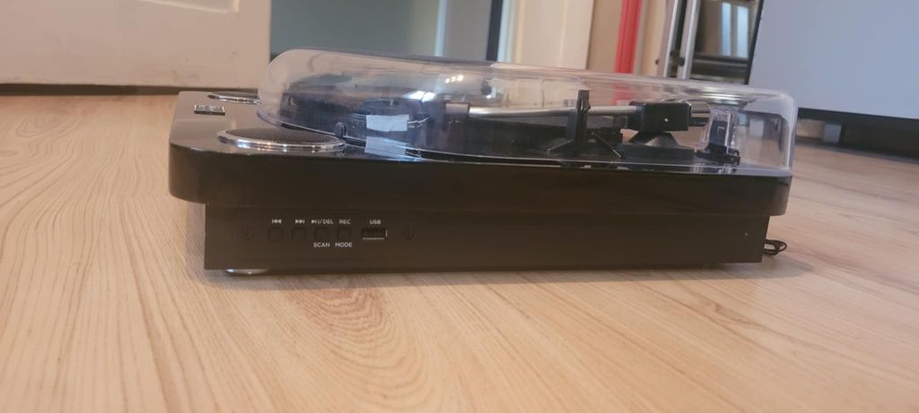 Gramofon Aiwa czarny pół-automatyczny