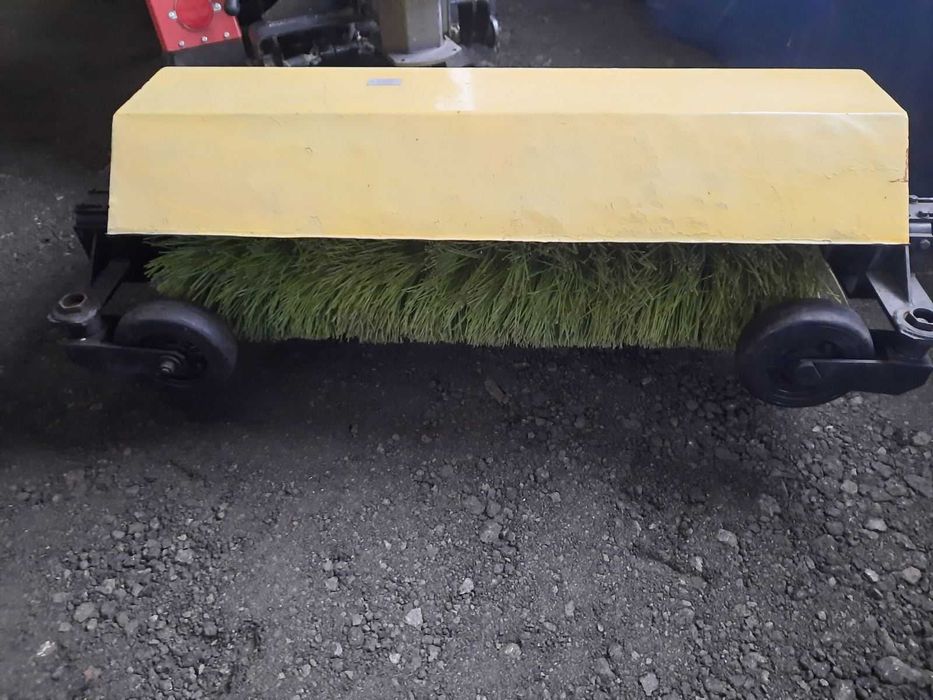 Щетка коммунальная