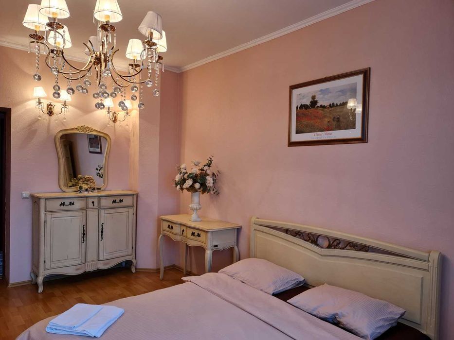 Дом 300кв. Бассейн с подогревом. Сауна, джакузи, бильярд.