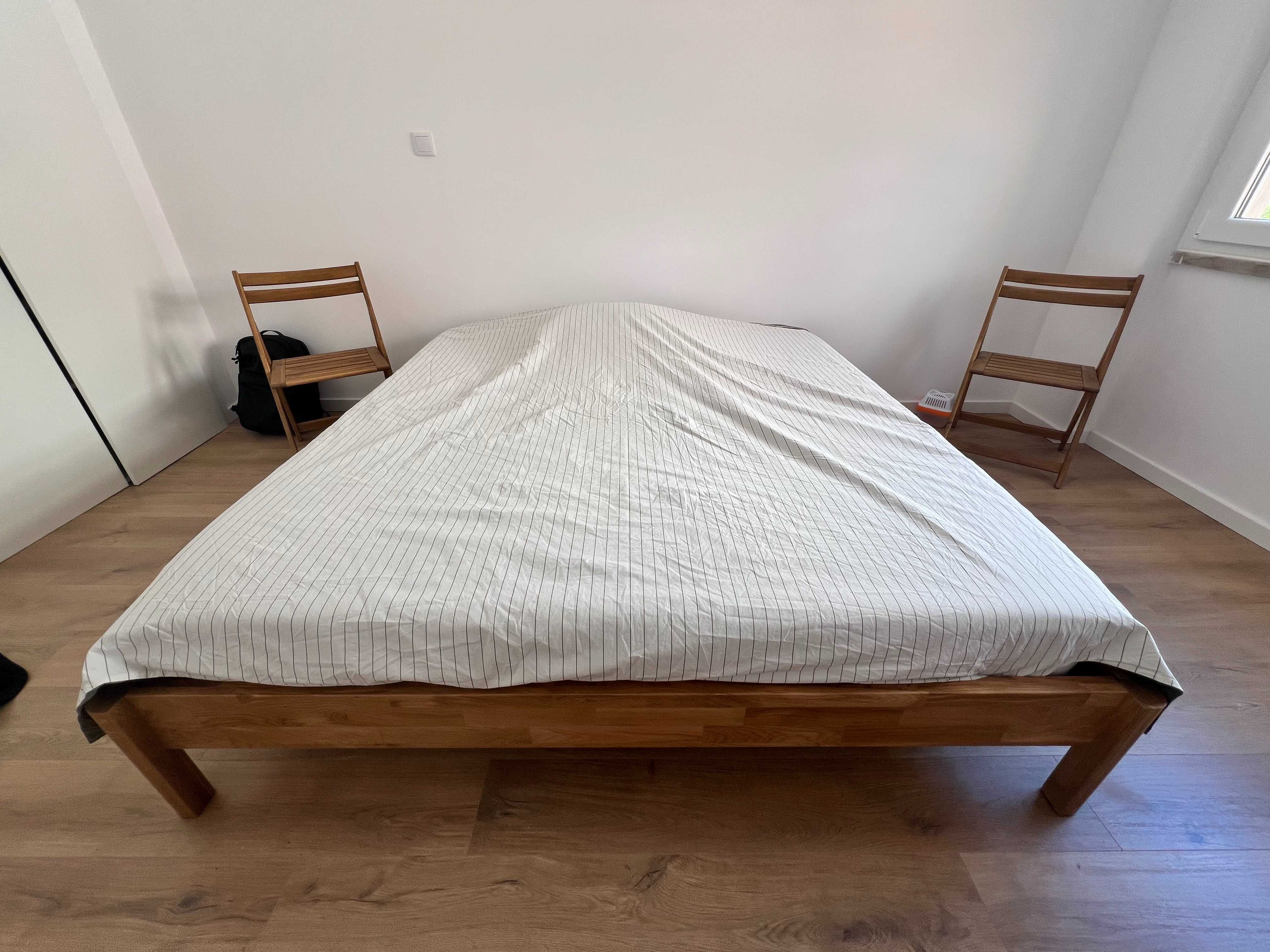Cama em carvalho maciço encaixado, com sommier, Zulda