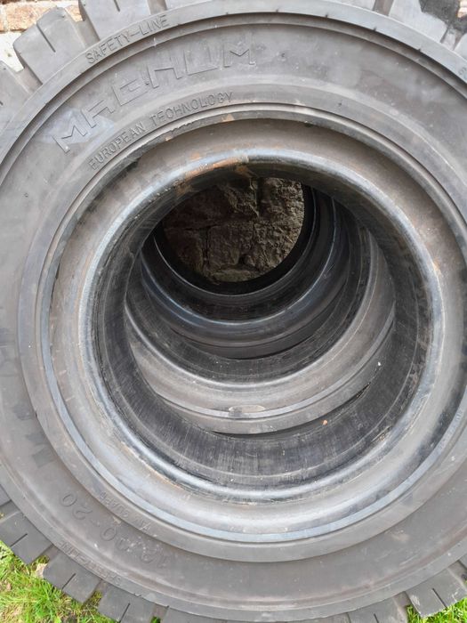 Pełna guma 12.00-20  8.5 magnum solideal