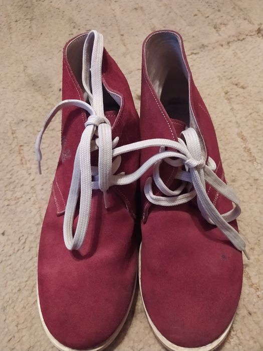 Ботінки червоні.