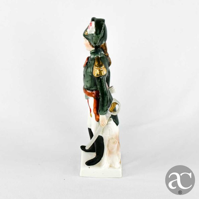 Figura de militar em porcelana francesa “Mar’echal de L’empire”
