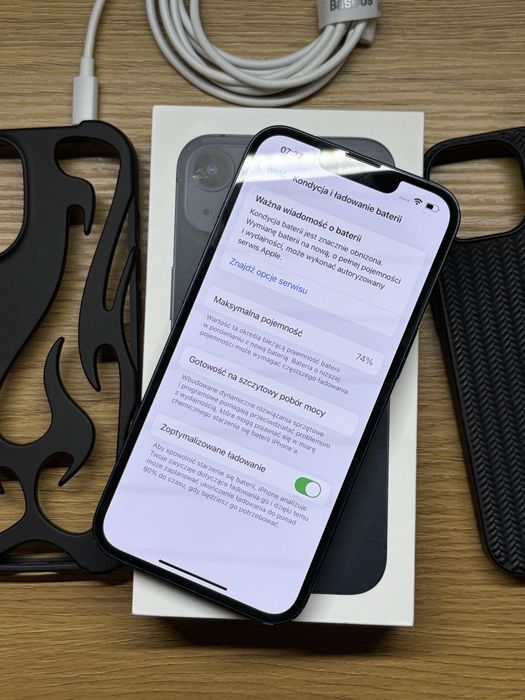 Iphone 13. Bardzo dobry stan