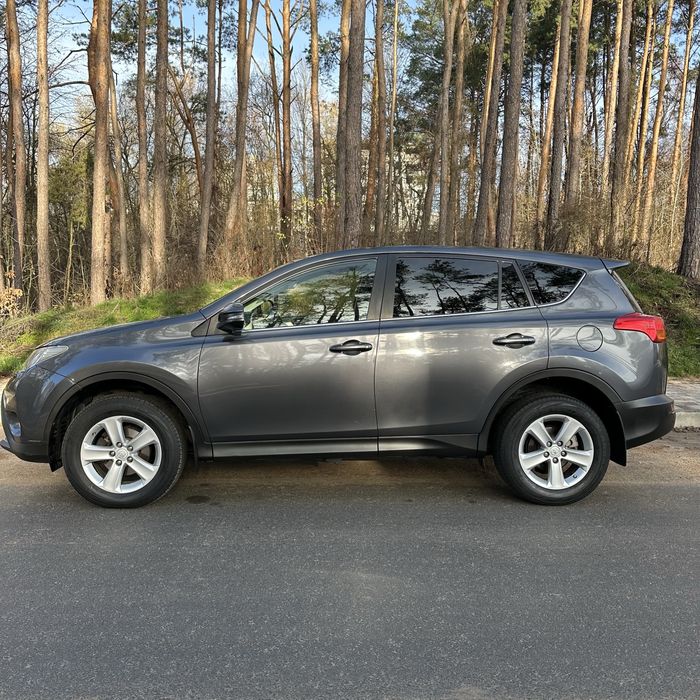 Toyota rav4  2013 года