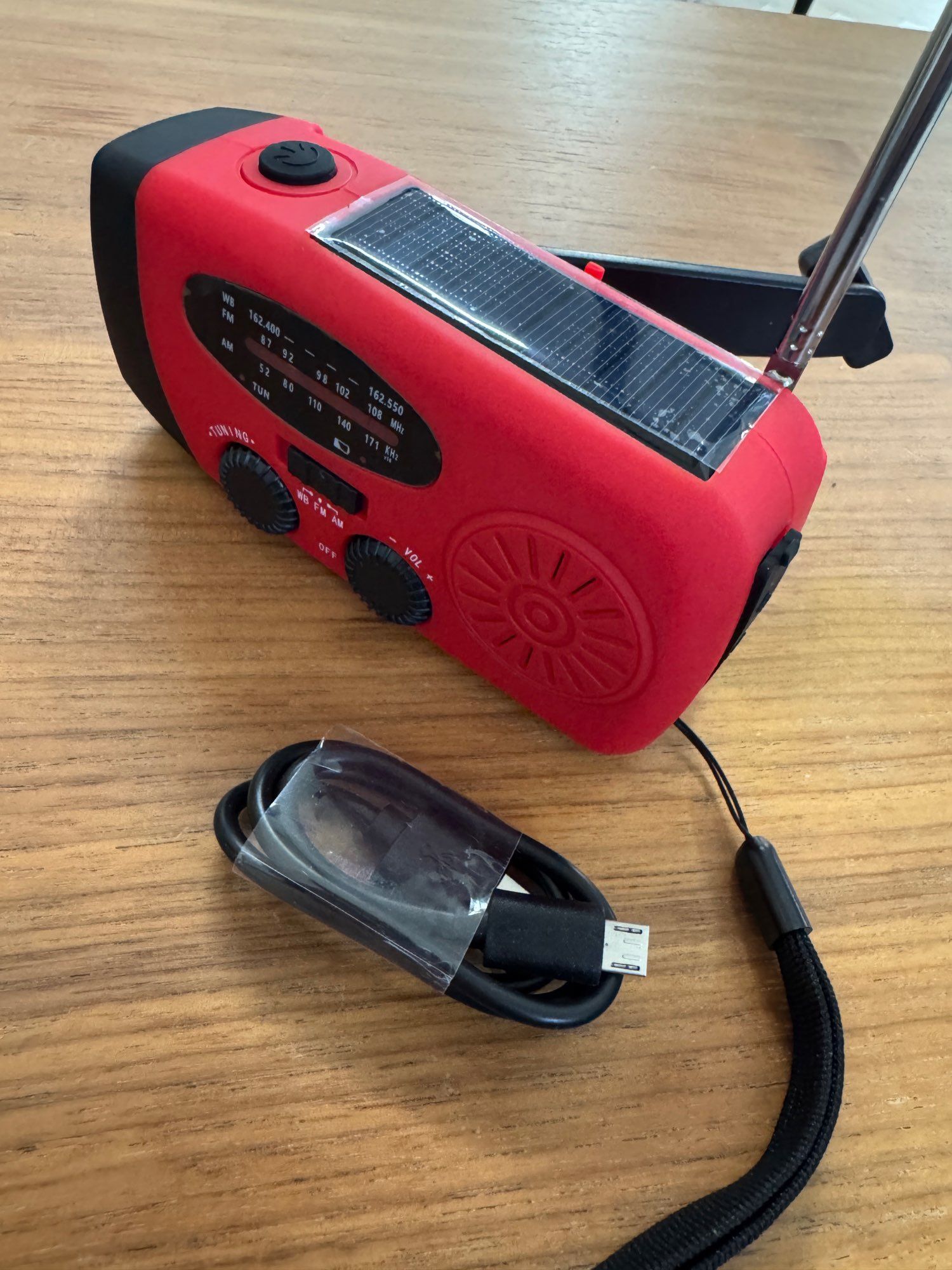 Rádio de Emergência Multifunções com Lanterna LED e Power Bank 1000mAh
