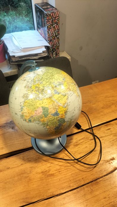 Lampka globus. Brak żarówki.