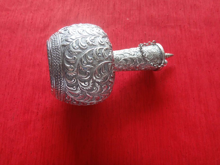 Srebrny pojemnik - flakonik