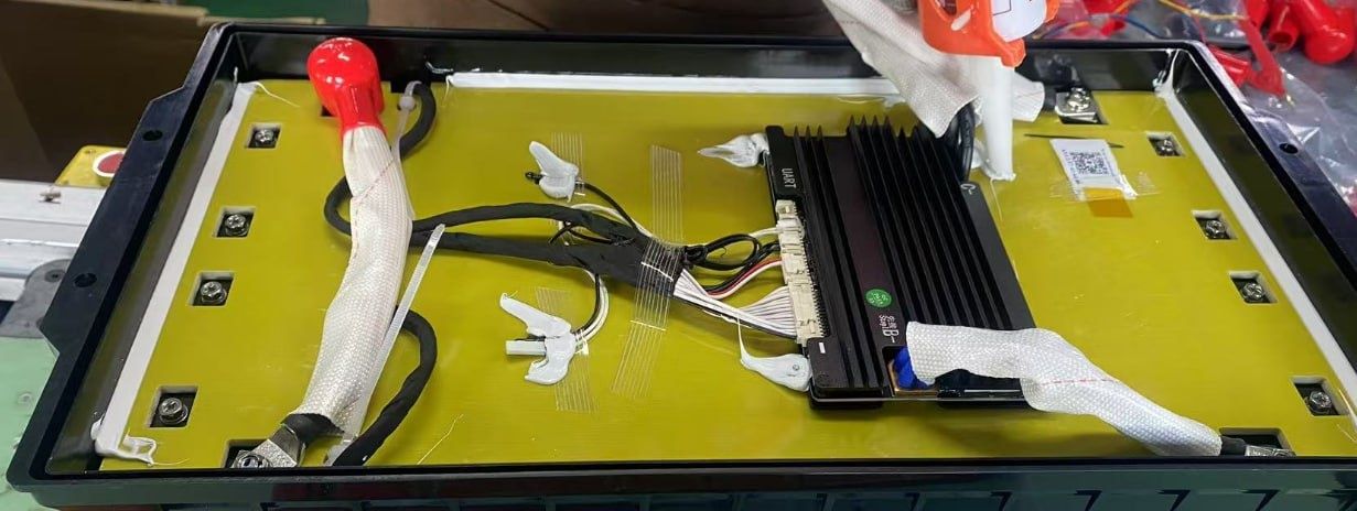 Батарея акумуляторна LiFePO4 12V та 24V ємності 100 та 200 аН
