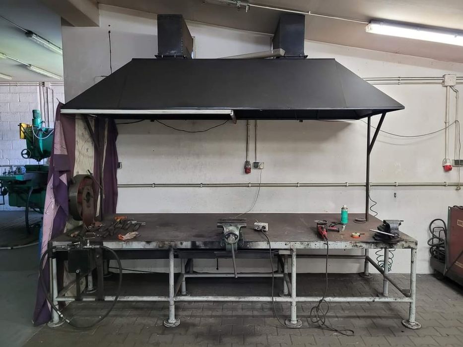 Stół spawalniczy z okapem i dwoma wentylatorami , oświetleniem zestaw