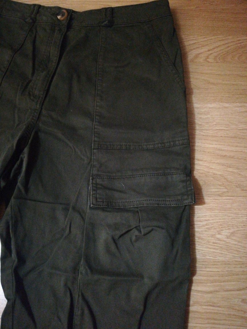 Ciemnozielone cargo H&M wysoki stan 46