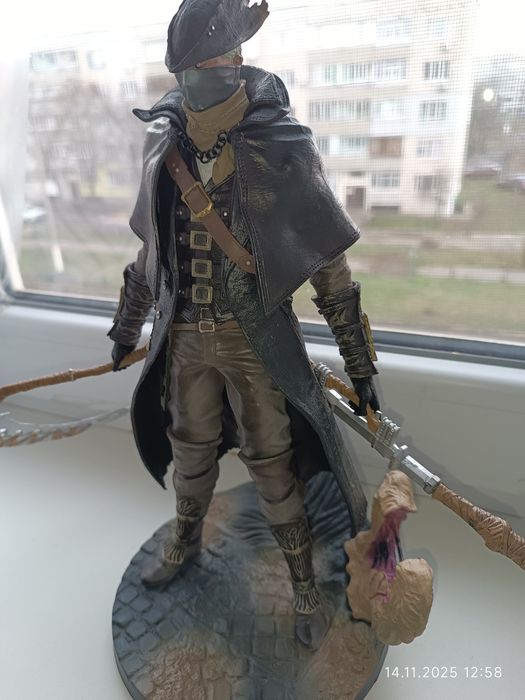 Продам фігурку мисливця