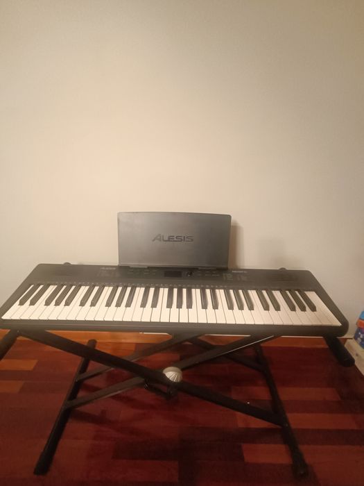 Vendo piano elétrico Alesis Melody 61