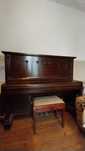 Piano acústico vertical Perzina vintage em estilo Art Deco