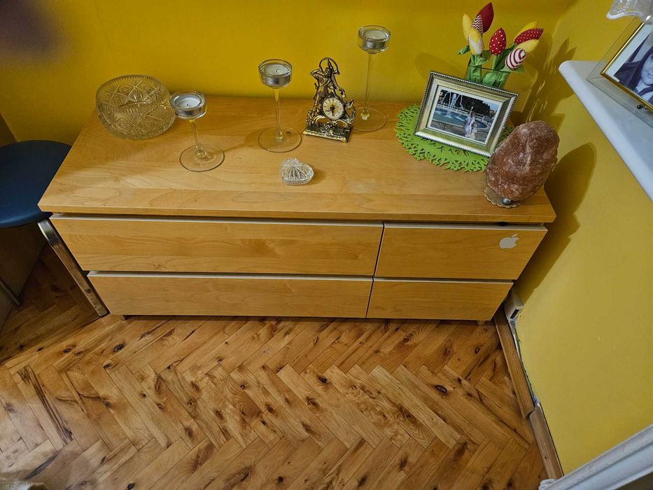 Oddam za darmo szafkę i witrynę