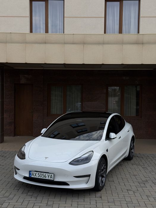 Аренда авто Tesla model 3