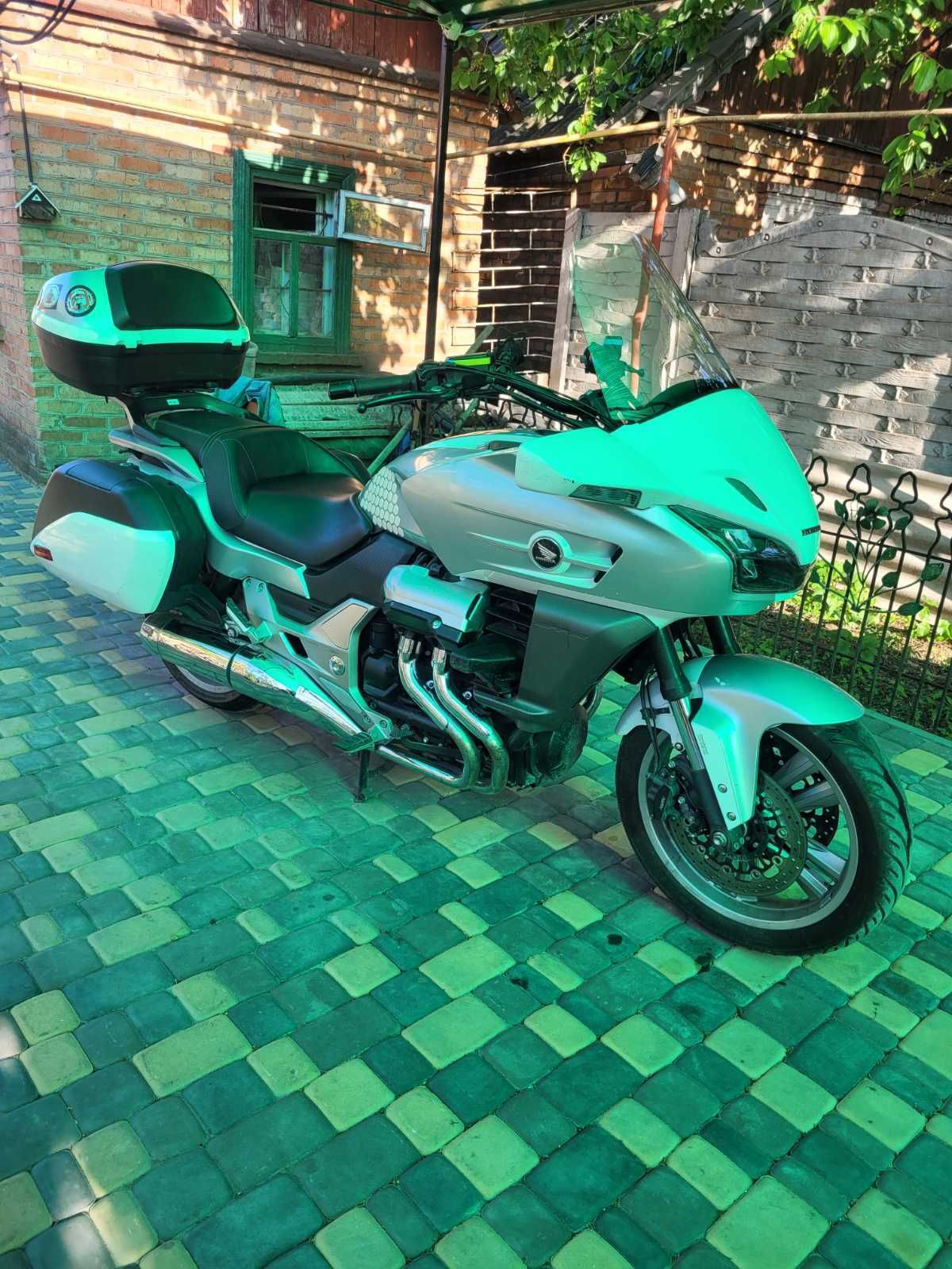 Honda CTX 1300 .