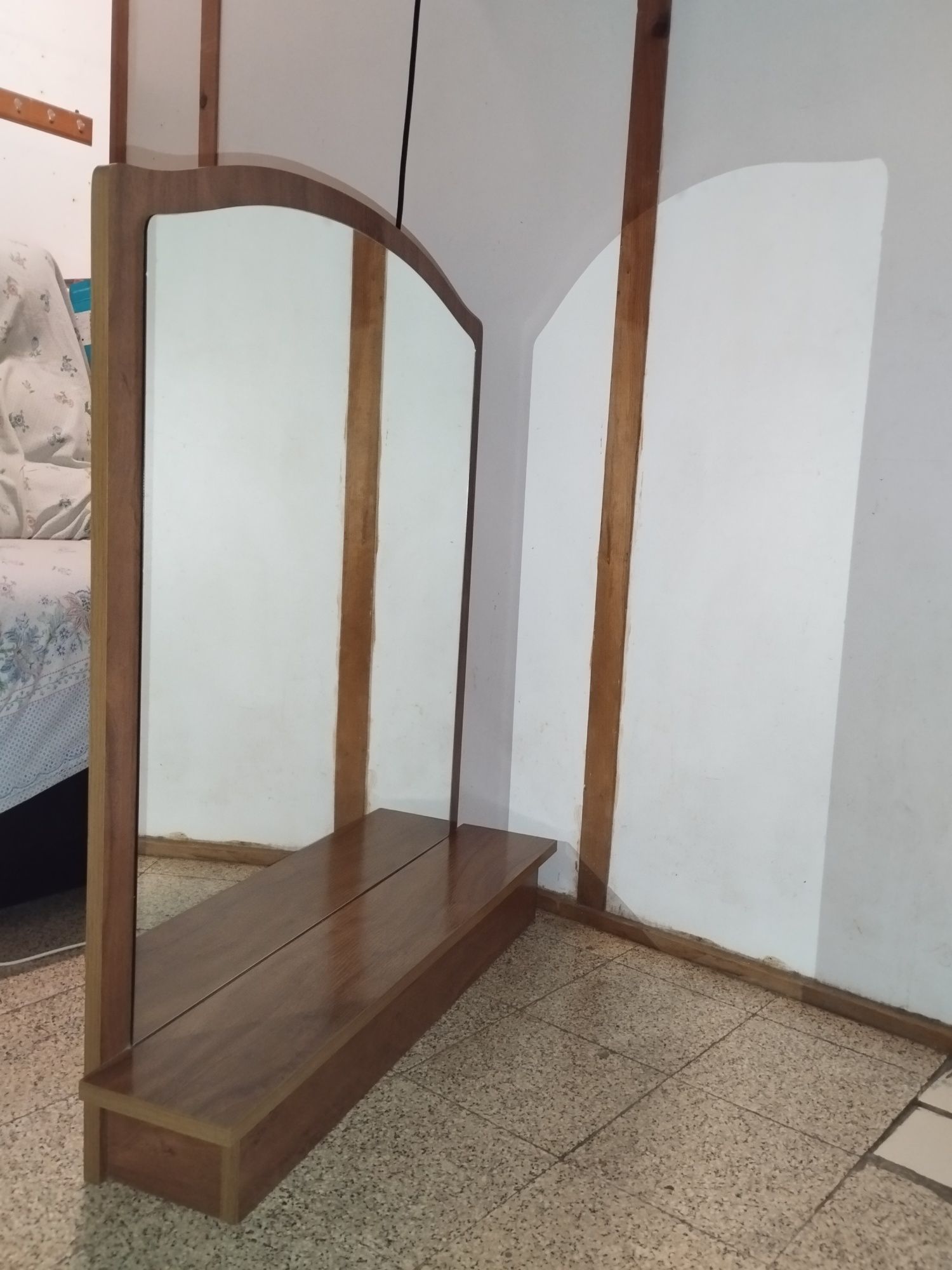 Espelho em moldura