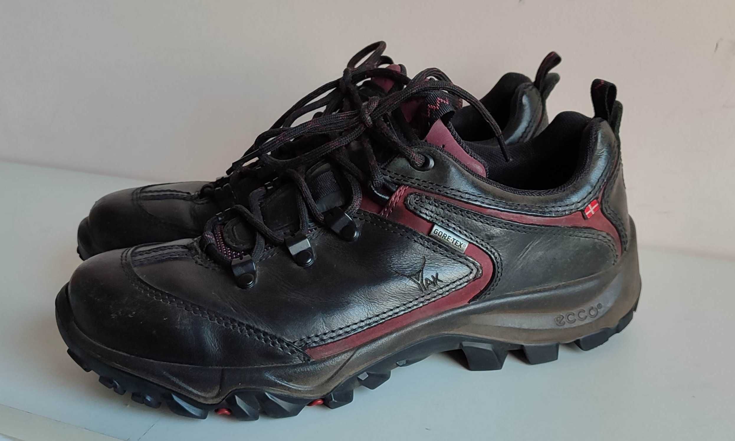 Кросівки Ecco Yak з системою Gore-tex з натуральної шкіри
