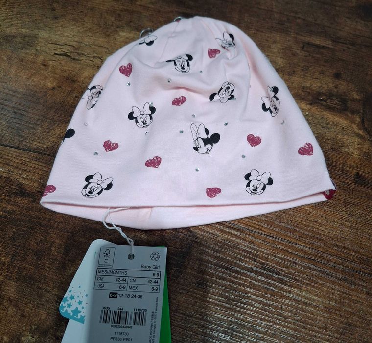 Nowa czapeczka dla dziewczynki
