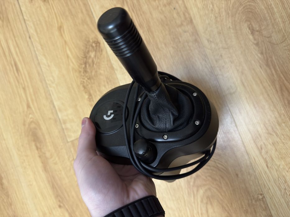 Ігровий руль Logitech G29 в повному та навіть більше комплекті