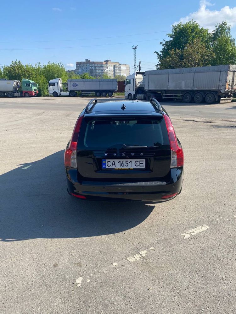 Автомобіль Volvo V50