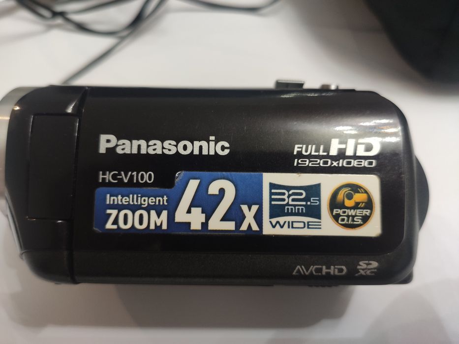 Видеокамера Panasonic HC-V100