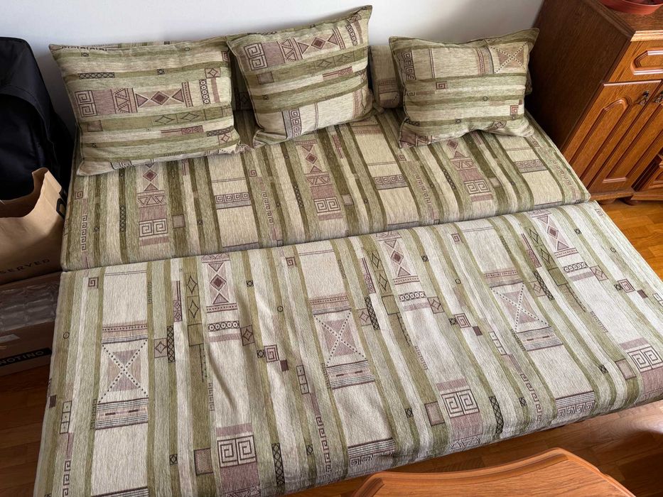 Zestaw 8 krzeseł + kanapa/sofa