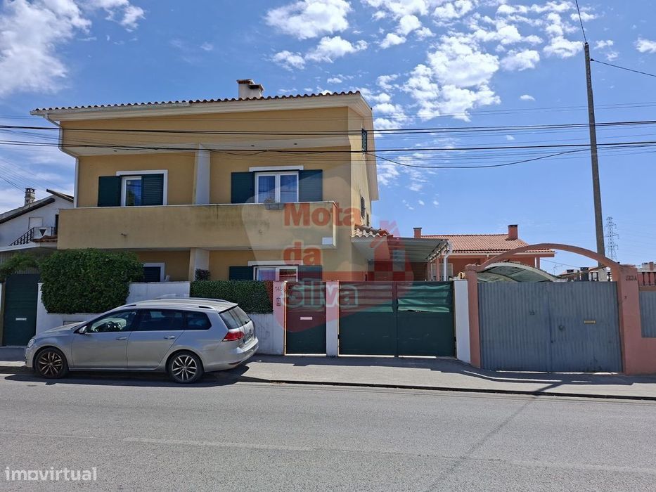 Excelente moradia T2  mais  2 na Quinta das Laranjeiras, Fernão Ferro