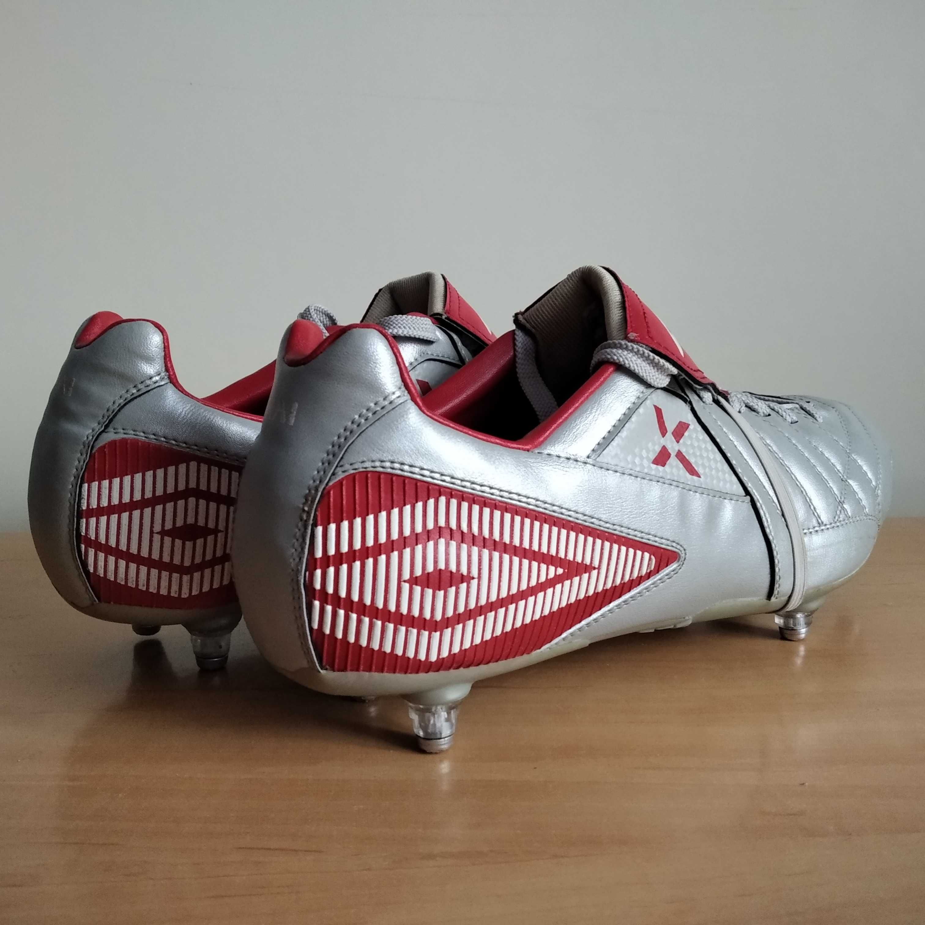 Buty piłkarskie korki wkręty UMBRO XAI roz.eu-47