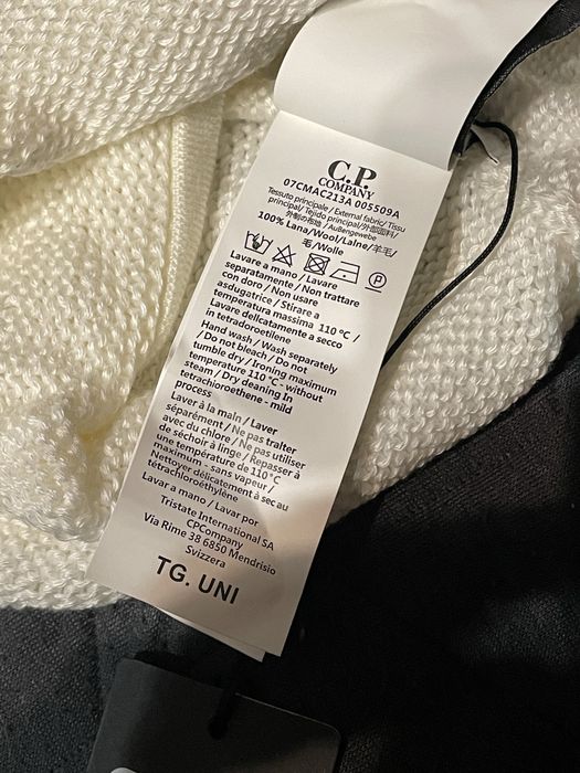 Biała kominiarka C.P. Company