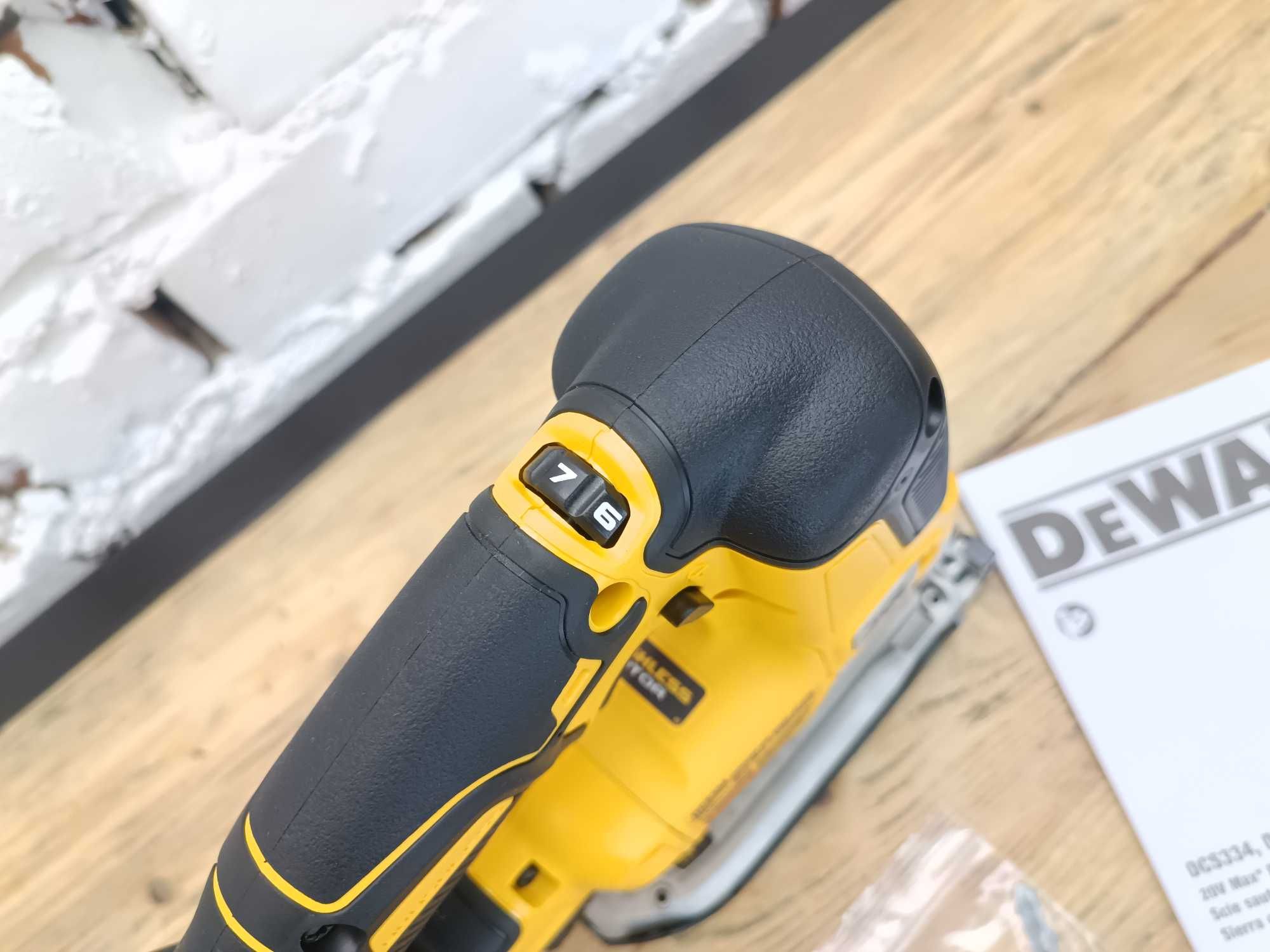 Акумуляторний лобзік  DeWalt DCS334 20V Max з США Оригінал