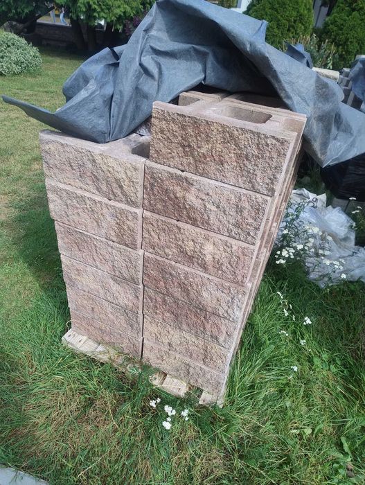 Bloczki ogrodzeniowe murowane oraz daszki. Gorc de Luxe GL22 - Joniec