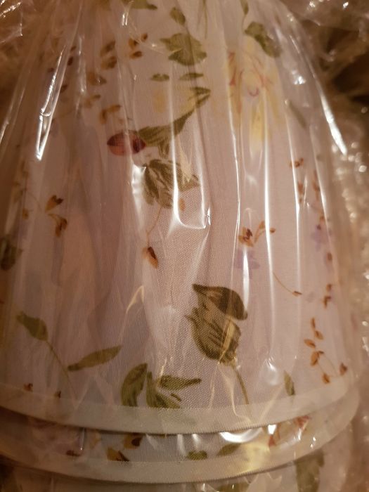 Красивая кованная люстра с плафонами