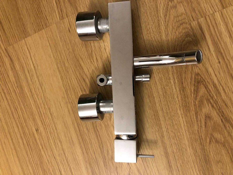 Torneira misturadora de banheira da marca BRUMA