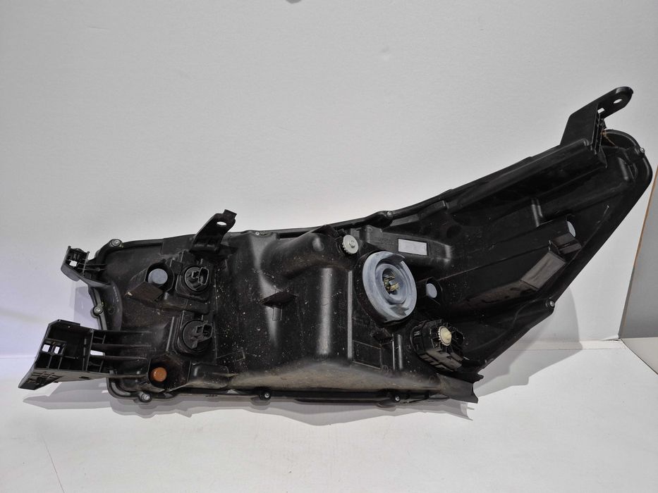 Toyota Hilux VIII 15-20 Lampa reflektor prawy przód Europa oryginalny