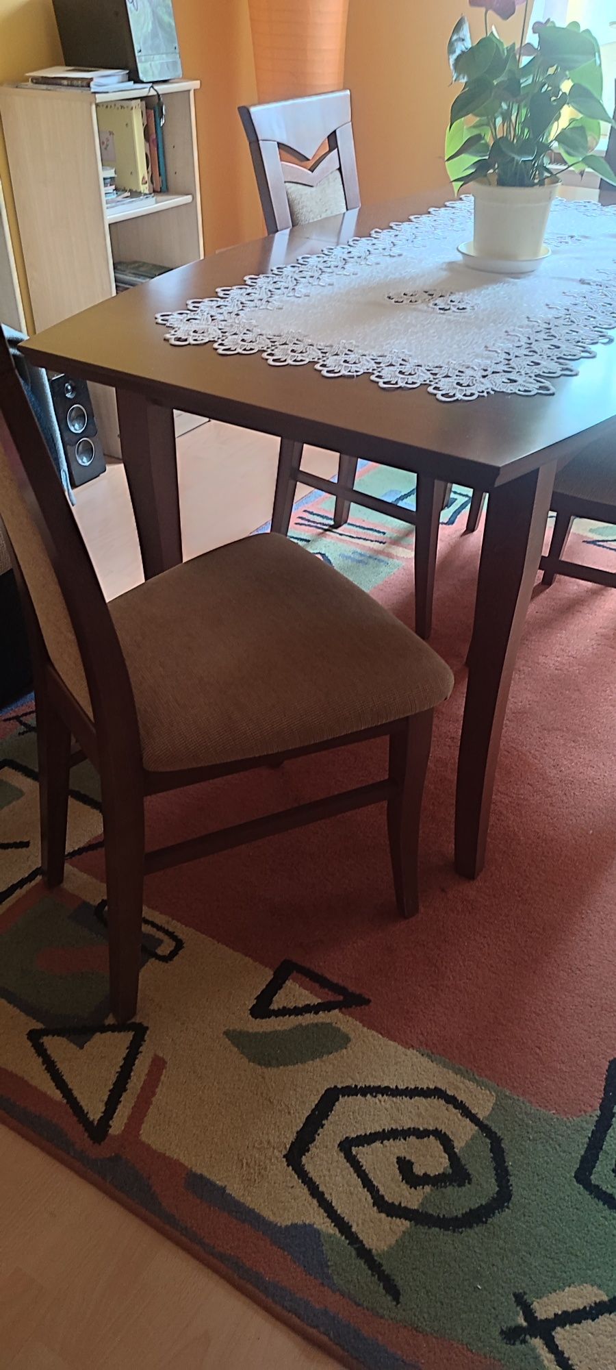 Meble pokojowe stół i 4 krzesła