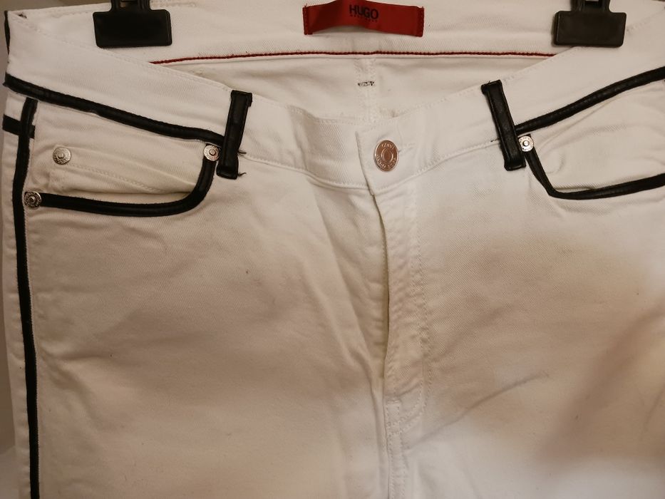 Белые джинсы Hugo Boss