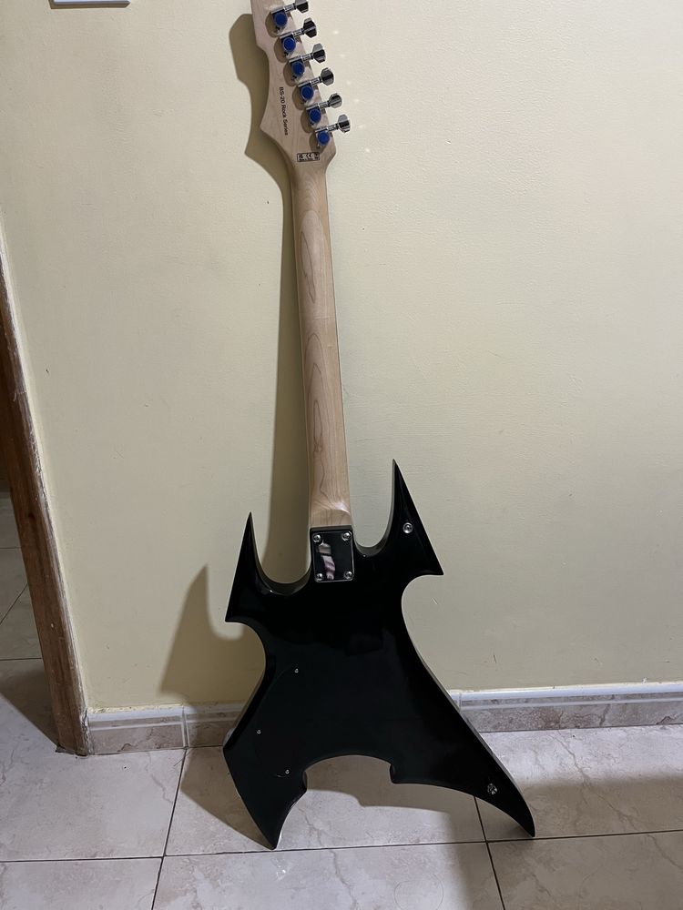 Guitarra Harley Benton BS-20BK com saco de transporte