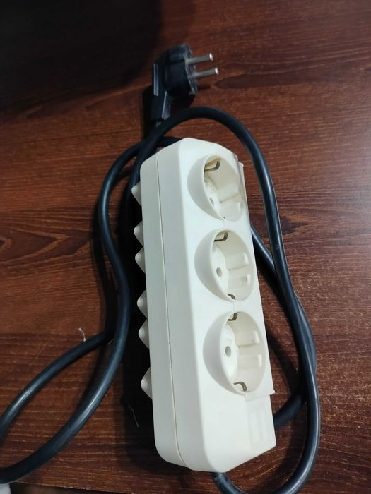 Listwa zasilająca przedłużacz 9 gniazdkowy 1,5 m długi