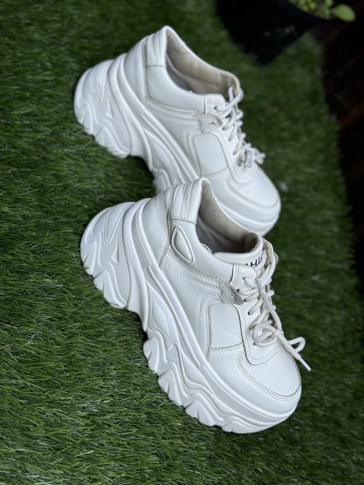 Кроссовки на высокой платформе как Buffalo