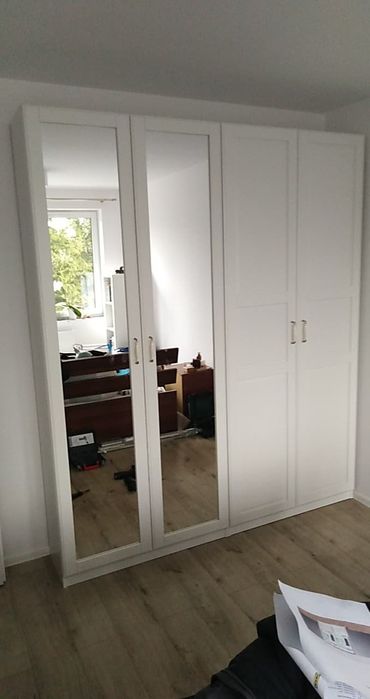 Składanie mebli z paczek