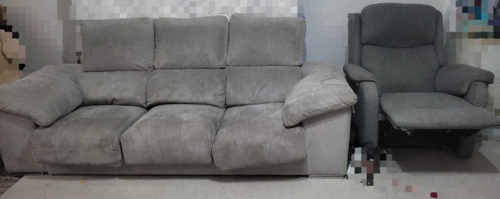 Sofás confortáveis com apoio para as pernas, 3 e 1 lugar.